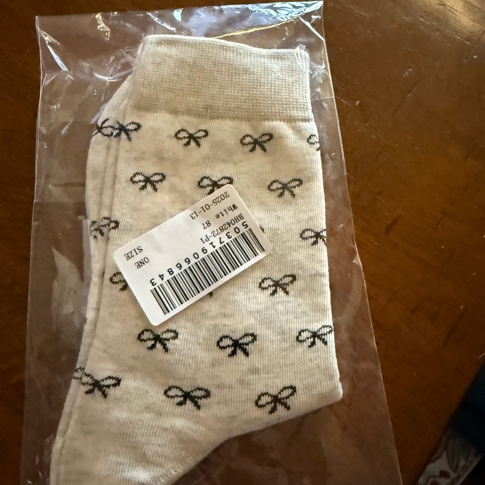 Women’s Cream Socks with Bow Pattern - Picture 2 of 3